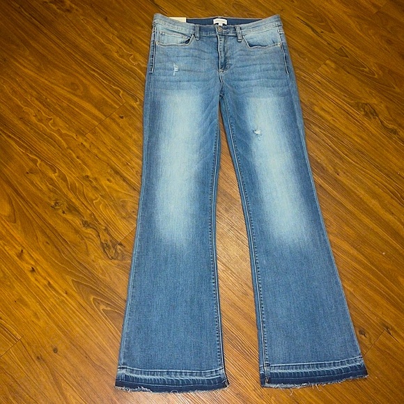 ☃️BOGO50%☃️ 🆕🩵SNEAK PEEK: Bootcut w/Distress & Hem Accent 11/30 - Picture 4 of 8